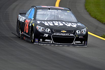 Truex Jr. termina una mala racha en NASCAR