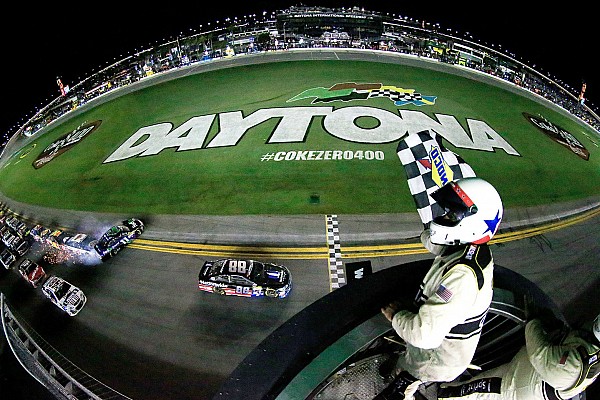 Earnhardt gana, mientras Dillon vuela hacia la barda en Daytona