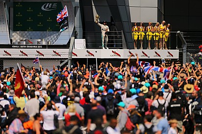 Les critiques négatives stimulent-elles la F1?