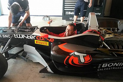 Loris Capirossi retourne à la compétition… Mais avec un volant!