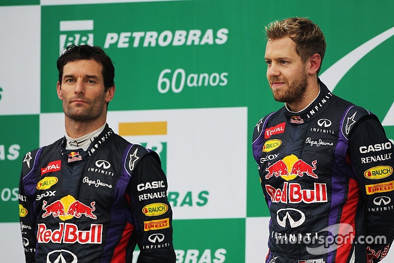 O p&oacute;dio: segundo colocado Mark Webber,  Red Bull Racing com parceiro, vencedor, Sebastian Vettel, Red Bull Racing
