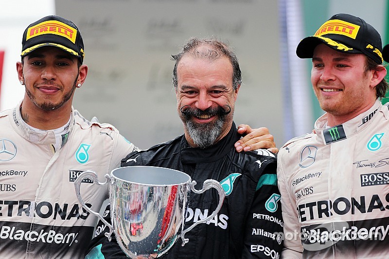 Podio: segundo lugar Lewis Hamilton, de Mercedes AMG F1 ganador James Waddell y carrera de Nico Rosb