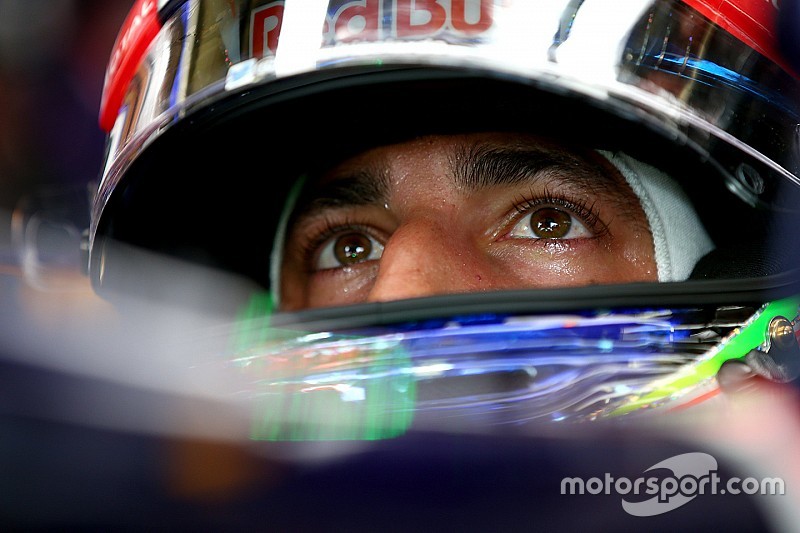 Ricciardo in Abu Dhabi met oudere spec Renault