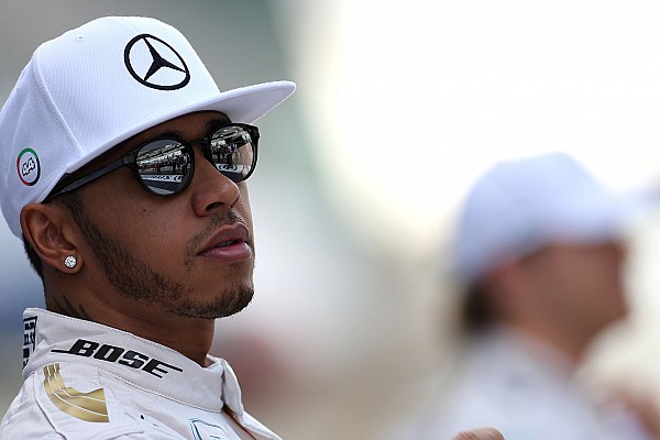 Hamilton diz que pode ir &agrave;s baladas e tamb&eacute;m ganhar corridas