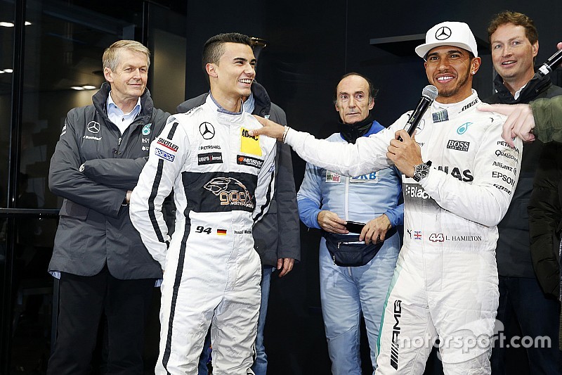 Pascal Wehrlein, 2015 DTM champion and 2015 F1 champion Lewis Hamilton, Mercedes AMG F1