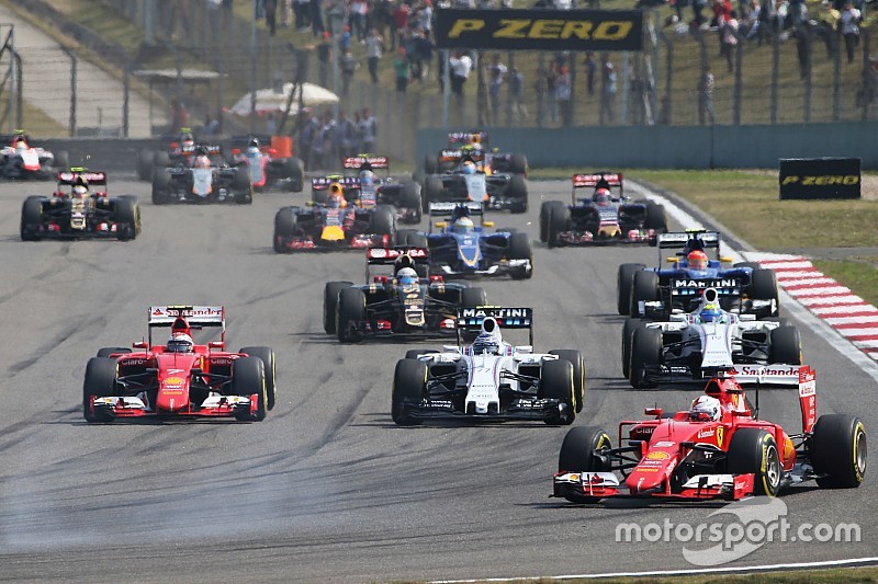 Sebastian Vettel, Ferrari SF15-T at the start of the race