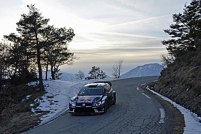 Latvala se despistó y atropelló a un fotógrafo