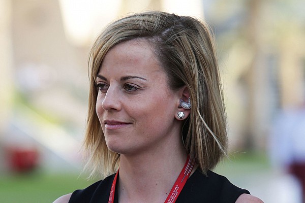 Susie Wolff defiende a Ecclestone