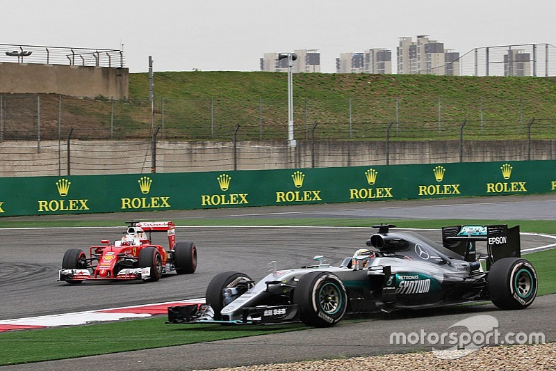 Lewis Hamilton, Mercedes AMG F1 W07 Hybrid runs wide as Sebastian Vettel, Ferrari SF16-H passes