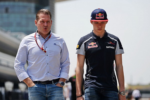 Pai diz que Max Verstappen tem “acordo longo” com Red Bull