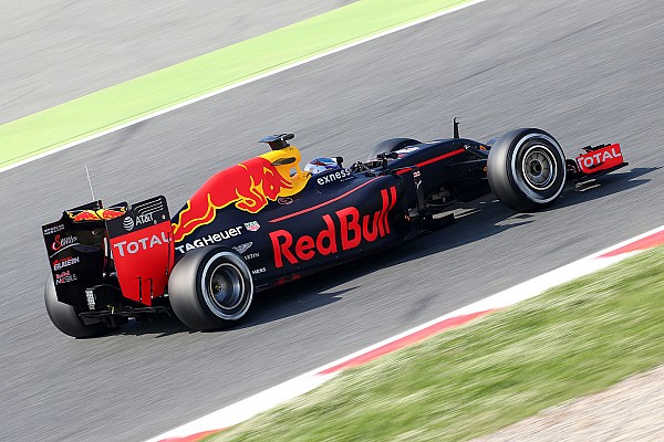 Verstappen manda en el &uacute;ltimo d&iacute;a de test en Barcelona 