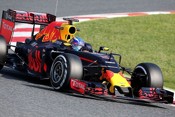 Verstappen mantém tempo da manhã e lidera teste na Espanha