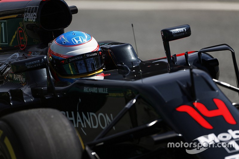 Fernando Alonso, McLaren MP4-31 en la pista
