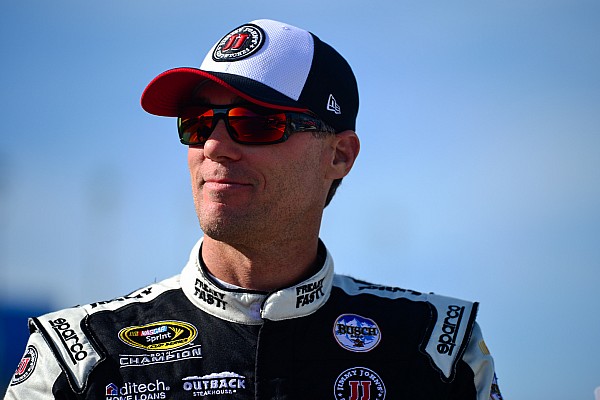 Harvick firma una extensión de contrato con SHR