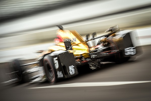 Hinchcliffe el más rápido, Serviá fuera del Fast Nine