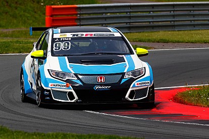 TCR Deutschland in Oschersleben: Josh Files im Training an der Spitze