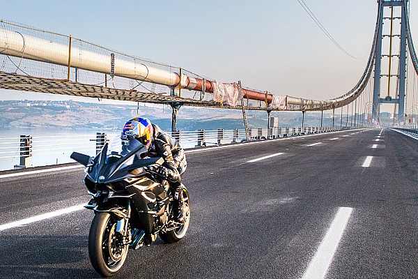 Video: r&eacute;cord a 400 km/h en moto