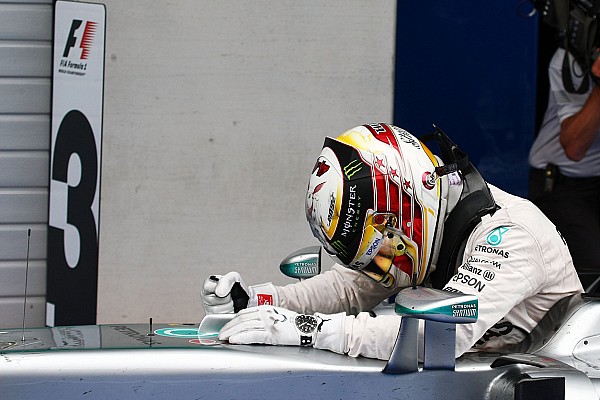 Hamilton destroz&oacute; su habitaci&oacute;n