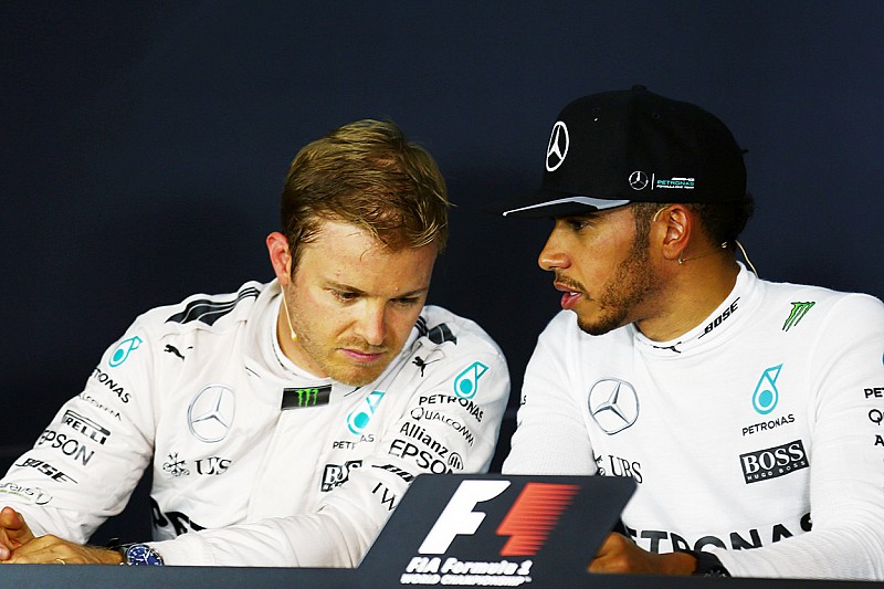 Compa&ntilde;ero de Nico Rosberg, de Mercedes AMG y de equipo de Lewis Hamilton F1, Mercedes AMG F1 en el p