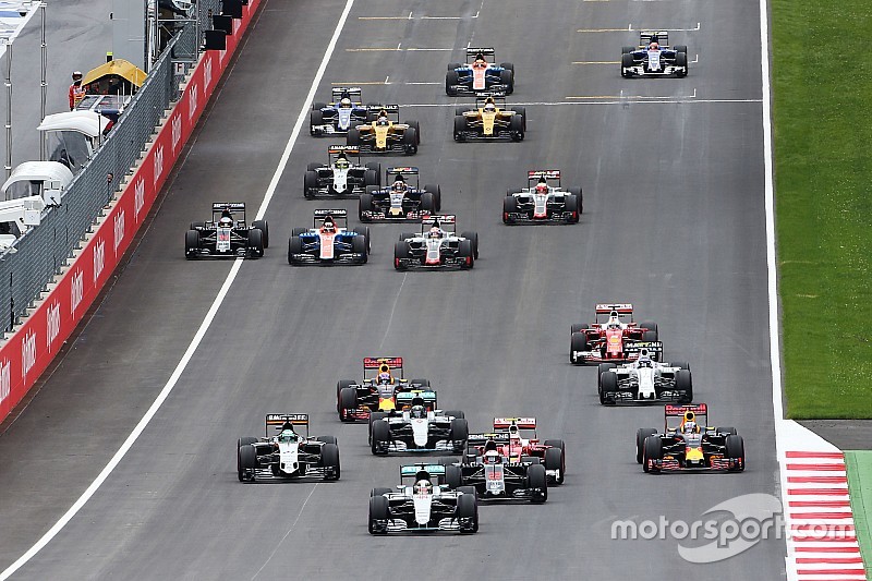 Lewis Hamilton, Mercedes AMG F1 W07 Hybrid leads at the start of the race