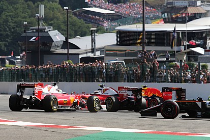Vettel kritisiert Verstappen: "Drei Autos passen nicht in diese Kurve"