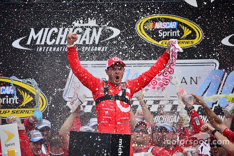 Race winner Kyle Larson, Chip Ganassi Racing Chevrolet