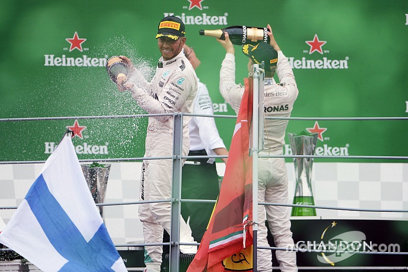 Lewis Hamilton, Mercedes AMG F1 celebra en el podium