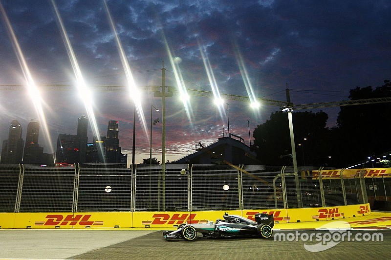 Freitagstraining deutet an: Mercedes in Singapur doch Favorit