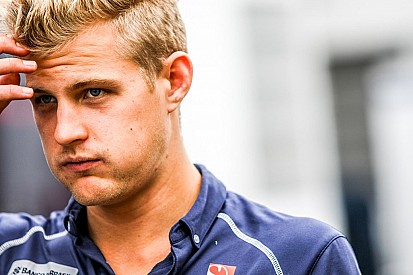 Marcus Ericsson: Verletzungen nach Kollision mit einem Huhn