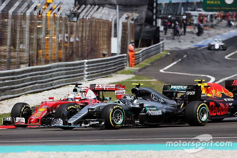 Sebastian Vettel, Ferrari SF16-H, Nico Rosberg, Mercedes AMG F1 W07 Hybrid, and Max Verstappen, Red Bull Racing RB12 collide at the start of the race