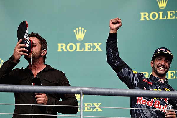 Ricciardo rouba cena e dá Red Bull a ator em sapatilha