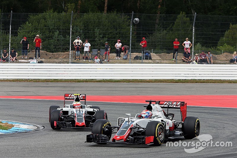 Romain Grosjean, Haas F1 Team VF-16 y Esteban Guti&eacute;rrez, Haas F1 Team VF-16