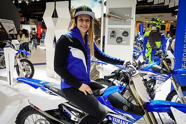 Kiara Fontanesi, la novia de Vi&ntilde;ales, ficha por Yamaha