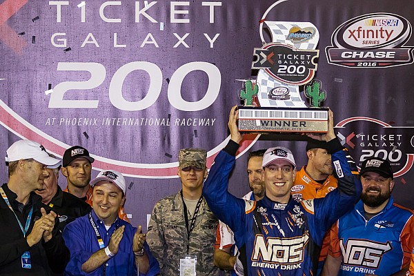 Gana Busch en Phoenix;  Suárez es finalista del Chase 