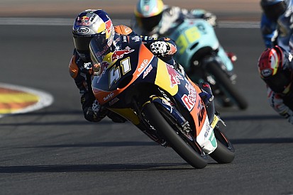 Em grande recuperação, Binder vence na despedida da Moto3