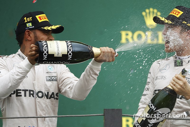 Lewis Hamilton, Mercedes AMG F1 sprays champagne over team-mate Nico Rosberg, Mercedes AMG F1 on the podium