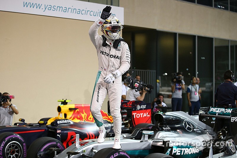 Ganador de la pole Lewis Hamilton, Mercedes AMG F1