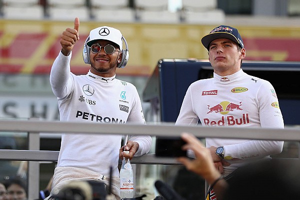 Humor: Mercedes busca piloto, Verstappen se ofrece, y...