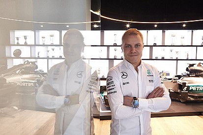 Mercedes confirma Bottas como substituto de Rosberg