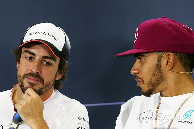 (L to R): Fernando Alonso, McLaren with Lewis Hamilton, Mercedes AMG F1 in the FIA Press Conference