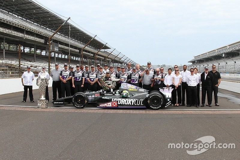 O vencedor Tony Kanaan, KV Racing Technology Chevrolet comemora