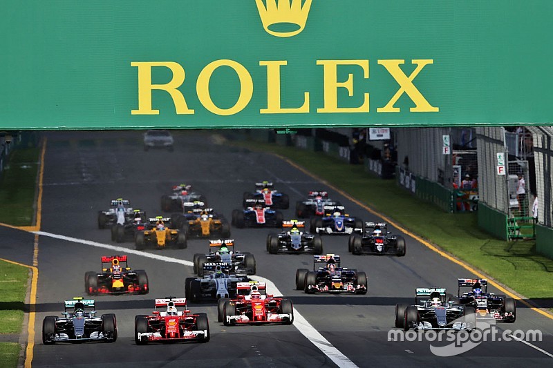 Sebastian Vettel, Ferrari SF16-H l&iacute;der al inicio de la carrera