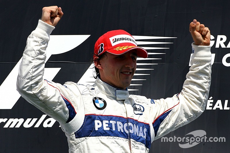 Podio: ganador de la carrera Robert Kubica celebra