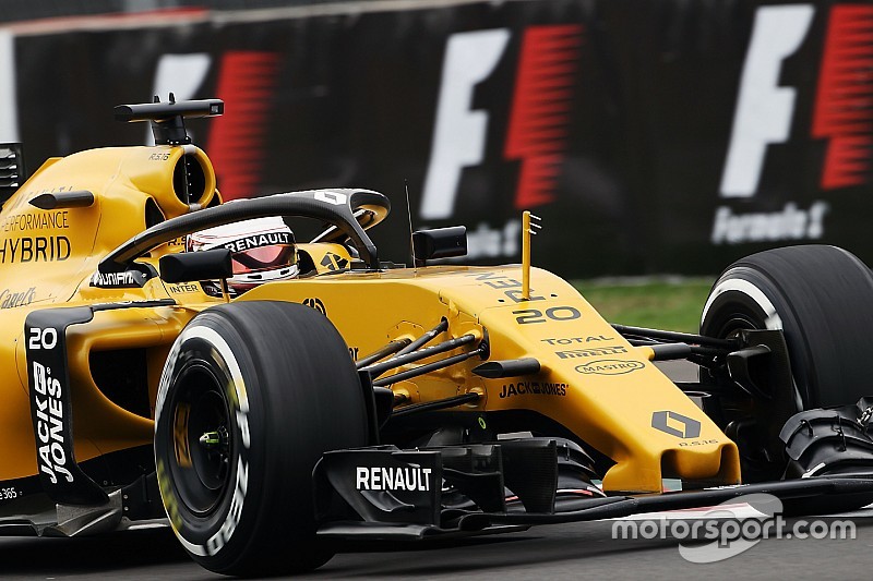 Kevin Magnussen, Renault Sport F1 Team RS16 con la cubierta de la cabina de Halo