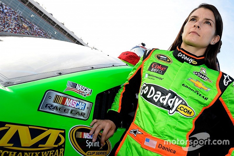 GoDaddy sponsori Danica Patrick di Daytona dan Indy 500