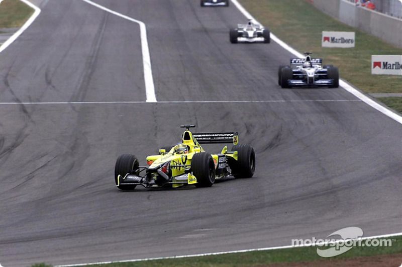 Jarno Trulli enfrente de Juan Pablo Montoya