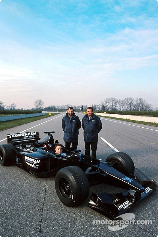 Fernando Alonso, Paul Stoddart y Gian Carlo Minardi en la presentación del Minardi
