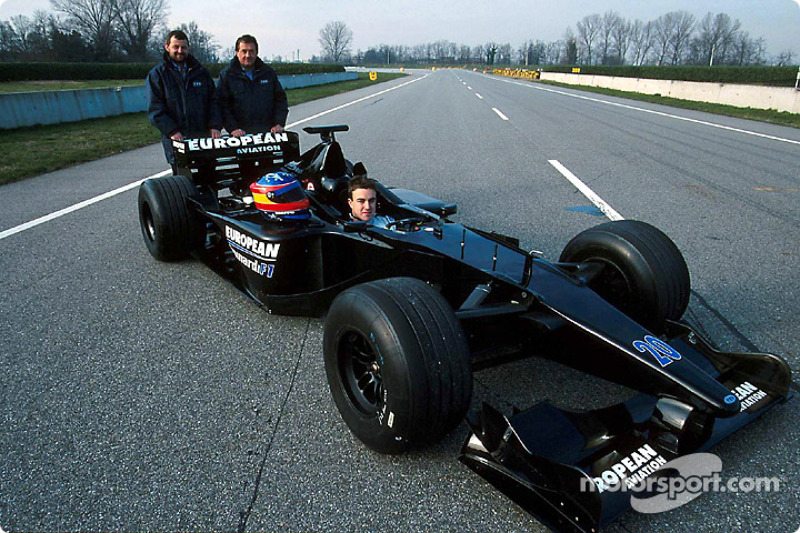 Fernando Alonso, Minardi PS01, mit Paul Stoddart und Giancarlo Minardi