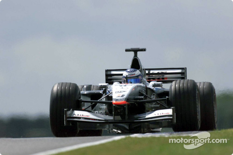 Ganador del Gran Premio de Gran Bretaña de F1 2001: Mika Häkkinen (McLaren-Mercedes MP4-16)