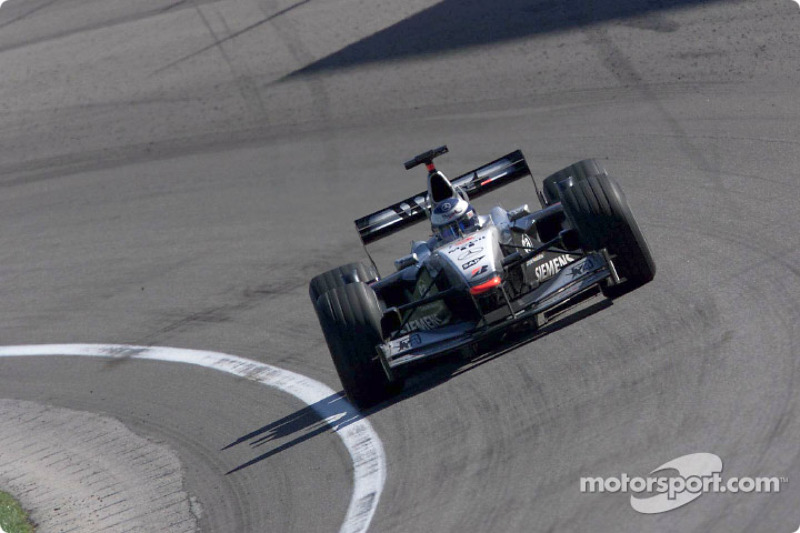 2001 - Indianapolis: Mika Häkkinen, McLaren-Mercedes MP4-16